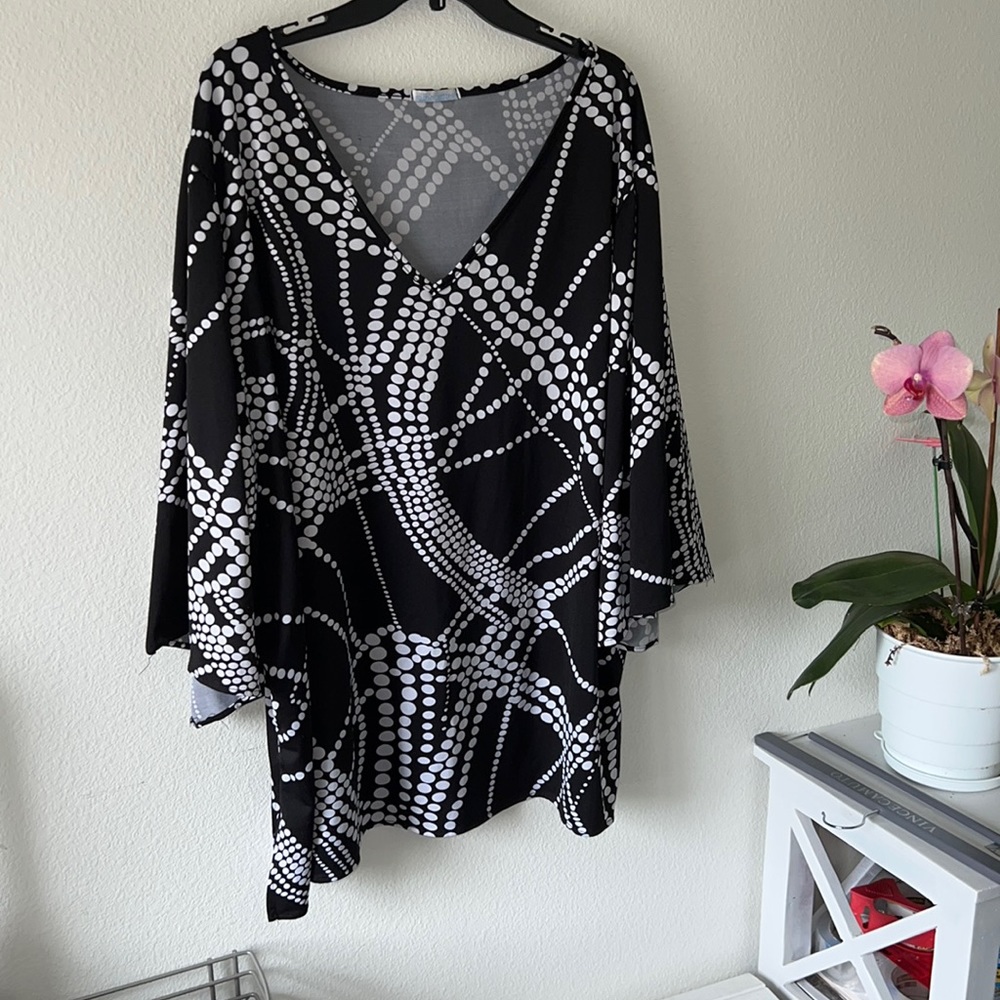 Silhouettes poly blend stretch top over sized V neck